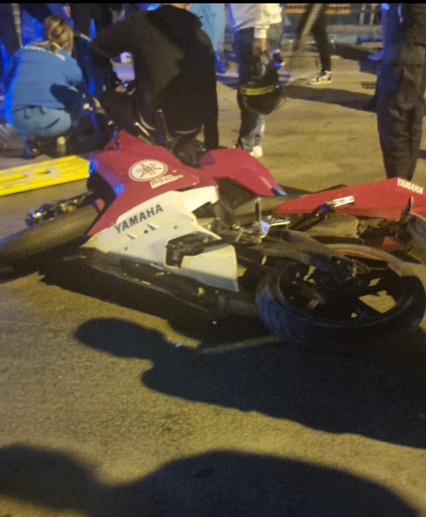 Santa Maria La Carità Urta un auto con la moto e cade 30enne illeso