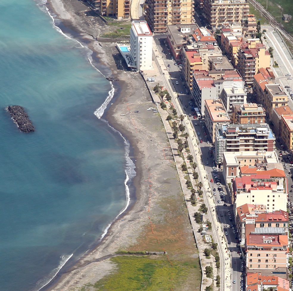 Turismo Numeri In Chiaroscuro A Castellammare Agosto Con Calo Di