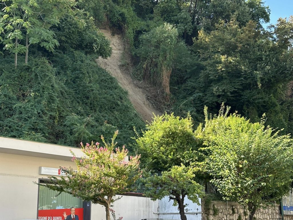 Castellammare Frana Un Costone Di Varano Paura Nella Notte In Viale