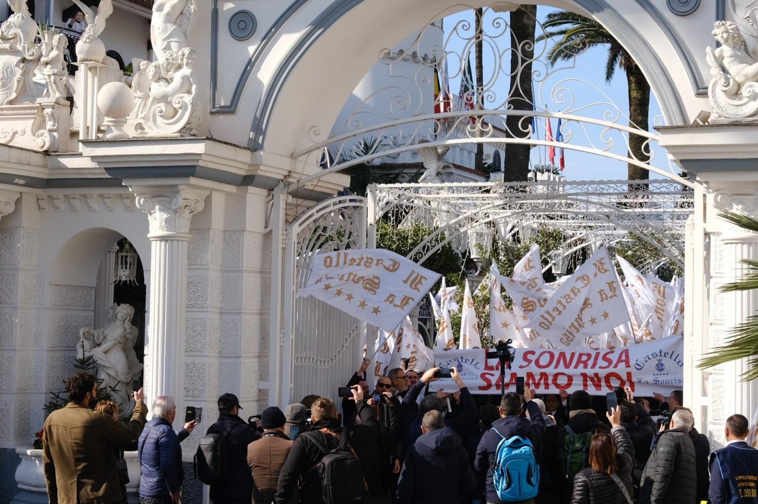 Sant Antonio Abate Caso Sonrisa Firme Per I Lavoratori