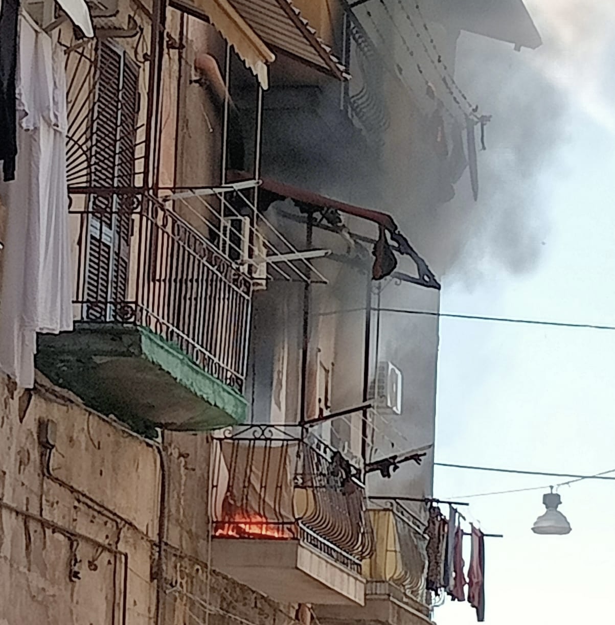 Torre Annunziata Rogo In Due Appartamenti Di Via Bertone Metropolisweb