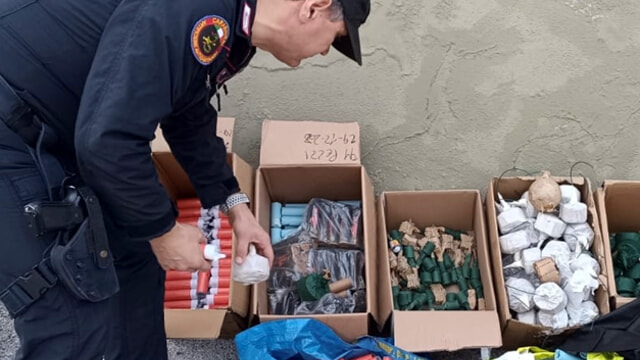 San Gregorio, in un bar con 170 chili di fuochi d'artificio: arrestato