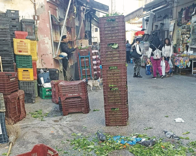 Rifiuti E Sosta Selvaggia, Le «piazzette» Di Torre Del Greco Fuori ...