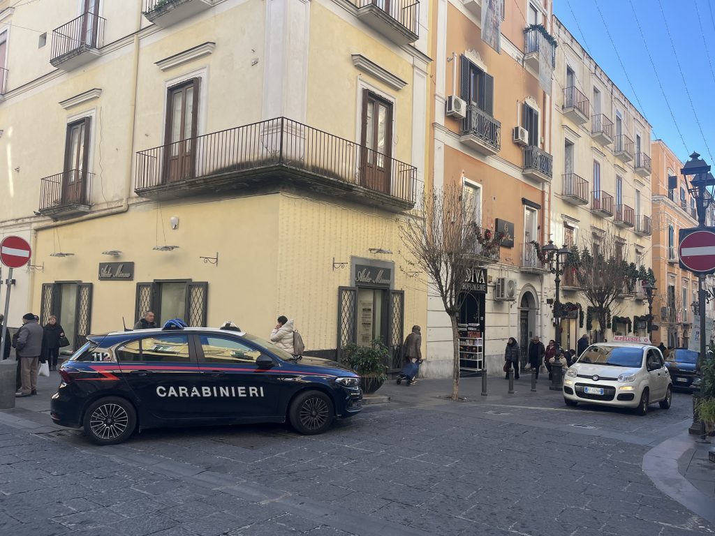 Torre Del Greco Rapina In Via Montedoro Vigile Di Ercolano Libero Dal